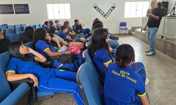 Comunicação e Jornalismo Escolar são Destaques em Palestra na EEEMF Duque de Caxias
